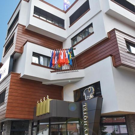 City Hotel พริเซรน ภายนอก รูปภาพ