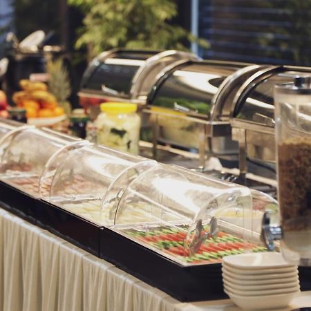 City Hotel พริเซรน ภายนอก รูปภาพ