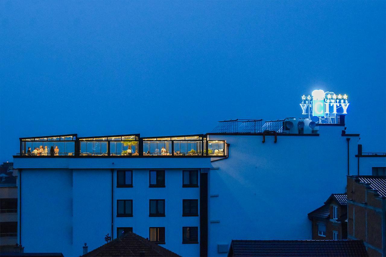 City Hotel พริเซรน ภายนอก รูปภาพ
