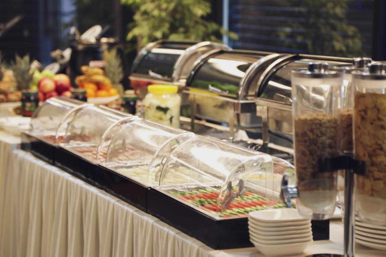 City Hotel พริเซรน ภายนอก รูปภาพ