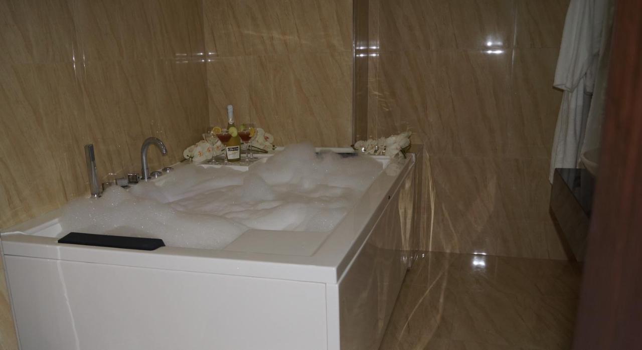 City Hotel พริเซรน ภายนอก รูปภาพ