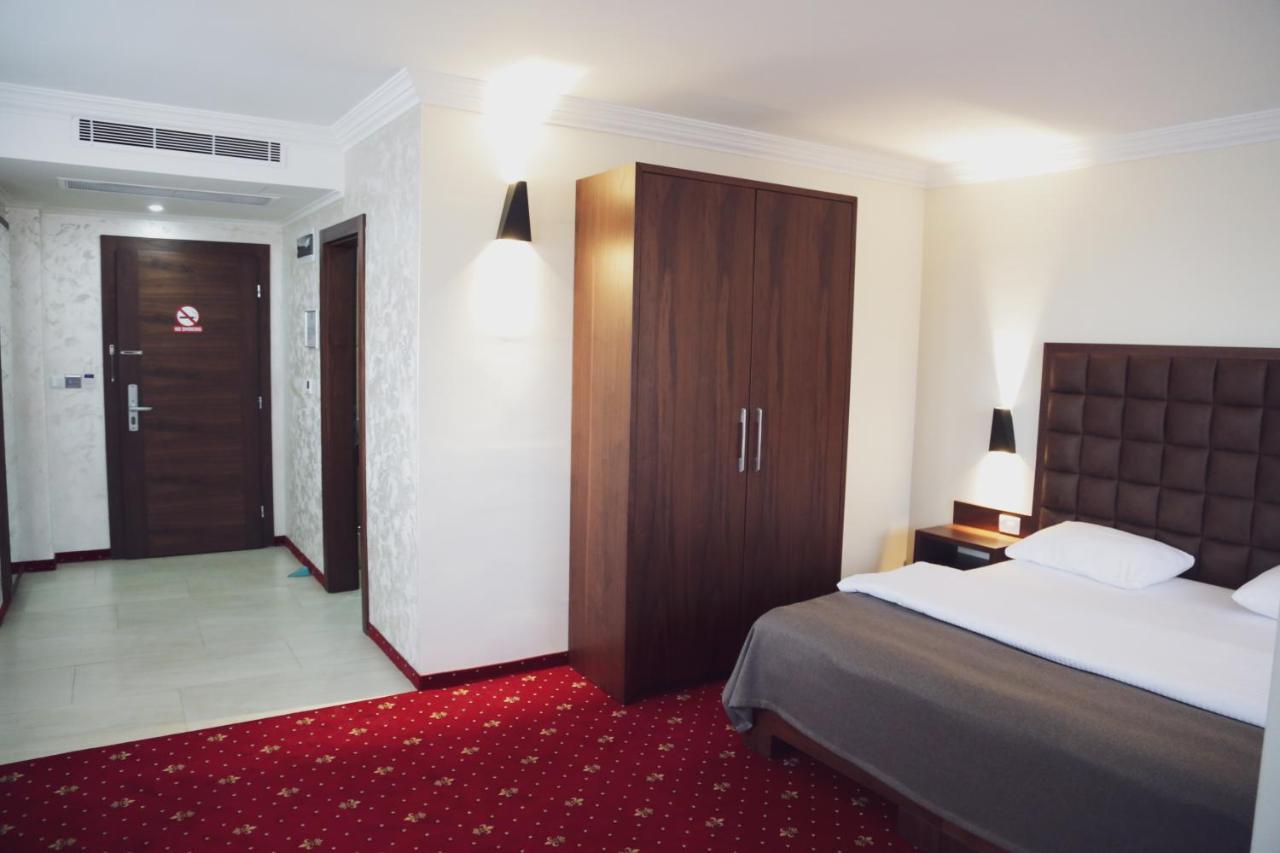 City Hotel พริเซรน ภายนอก รูปภาพ