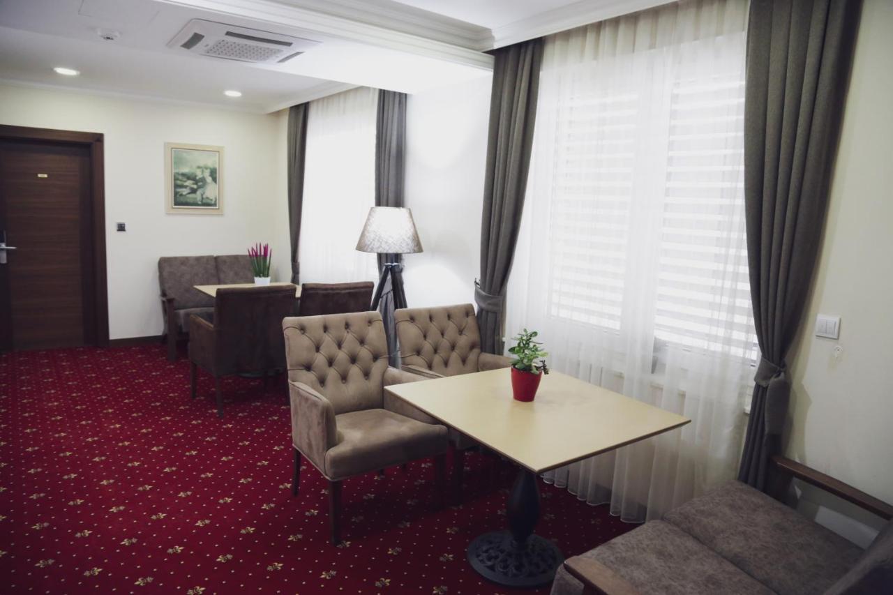 City Hotel พริเซรน ภายนอก รูปภาพ