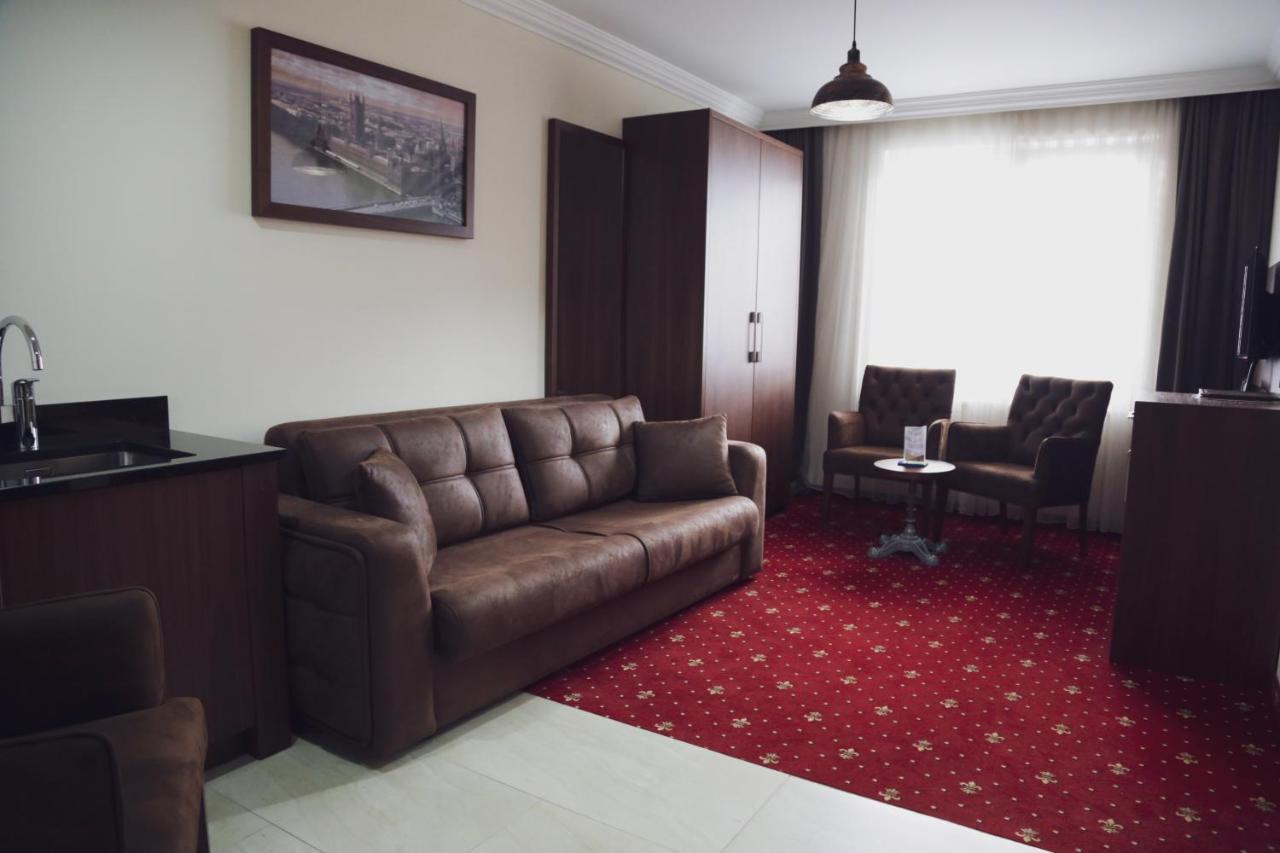 City Hotel พริเซรน ภายนอก รูปภาพ