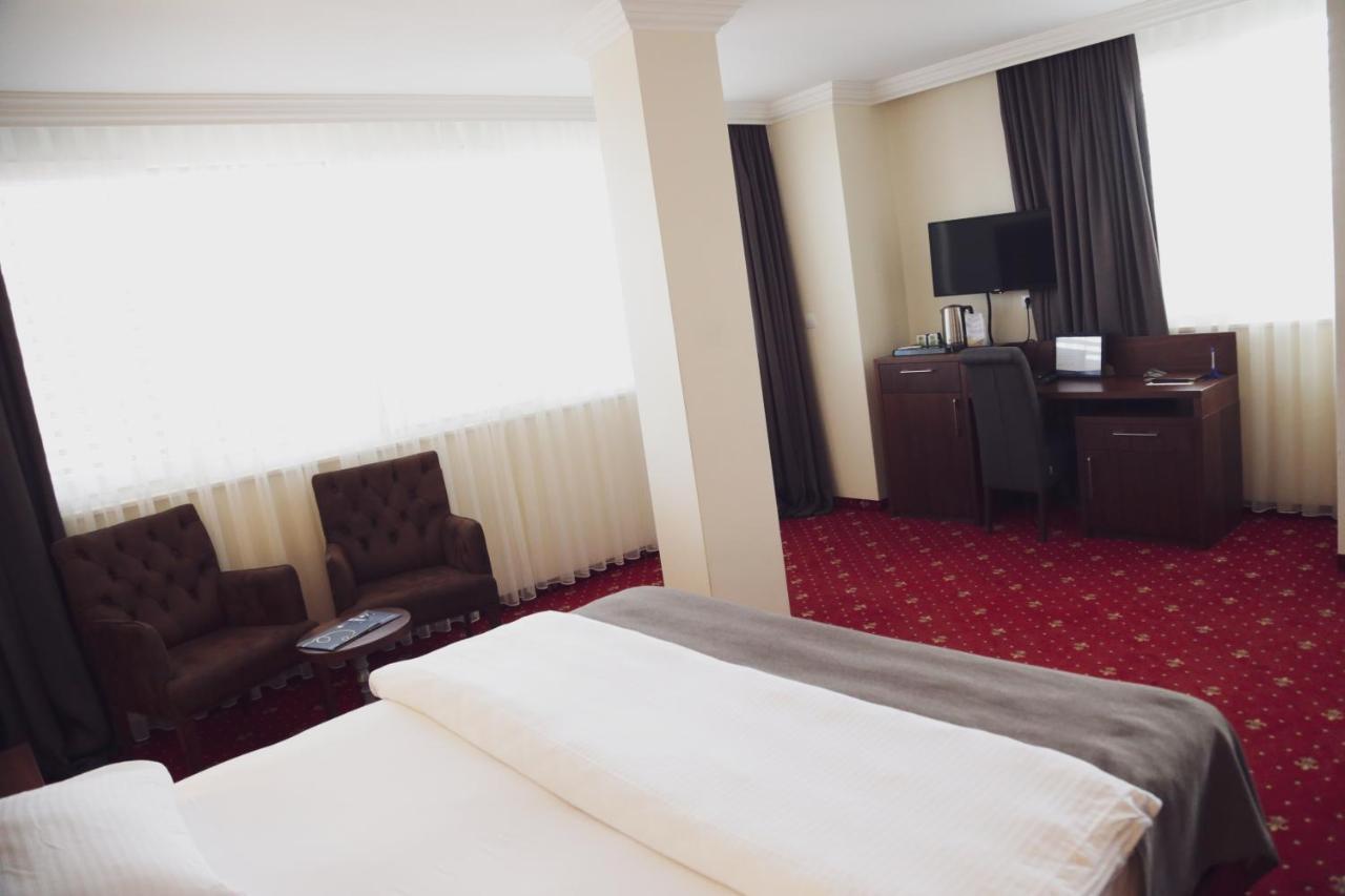 City Hotel พริเซรน ภายนอก รูปภาพ