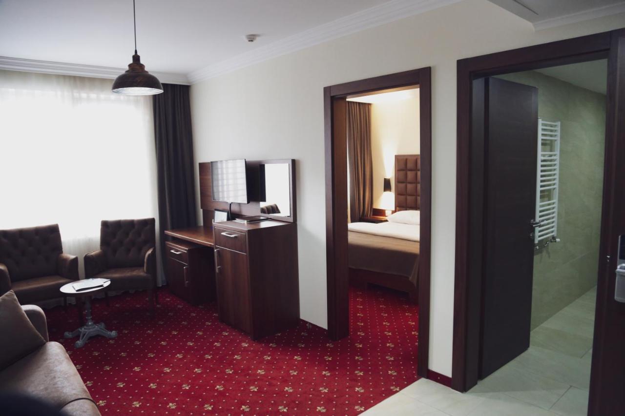 City Hotel พริเซรน ภายนอก รูปภาพ