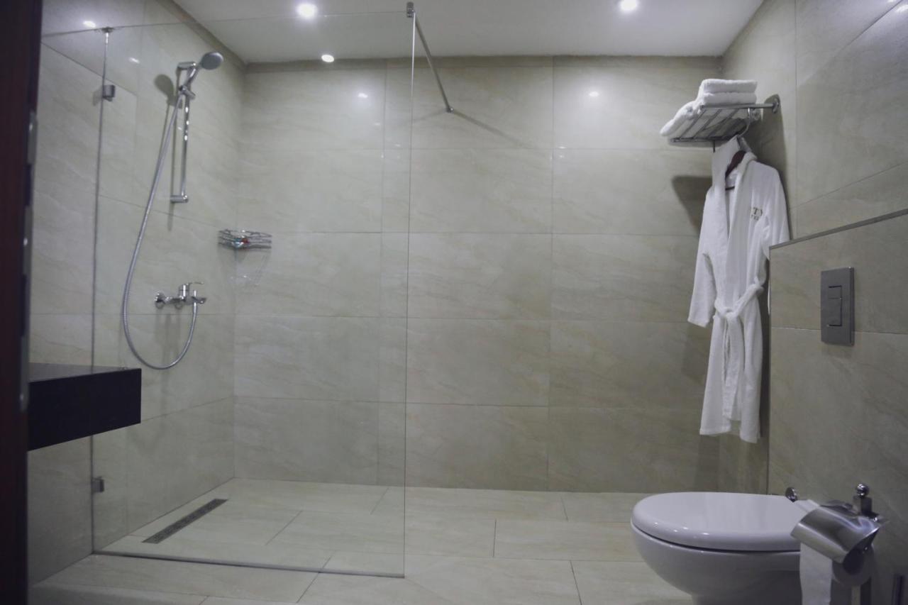 City Hotel พริเซรน ภายนอก รูปภาพ