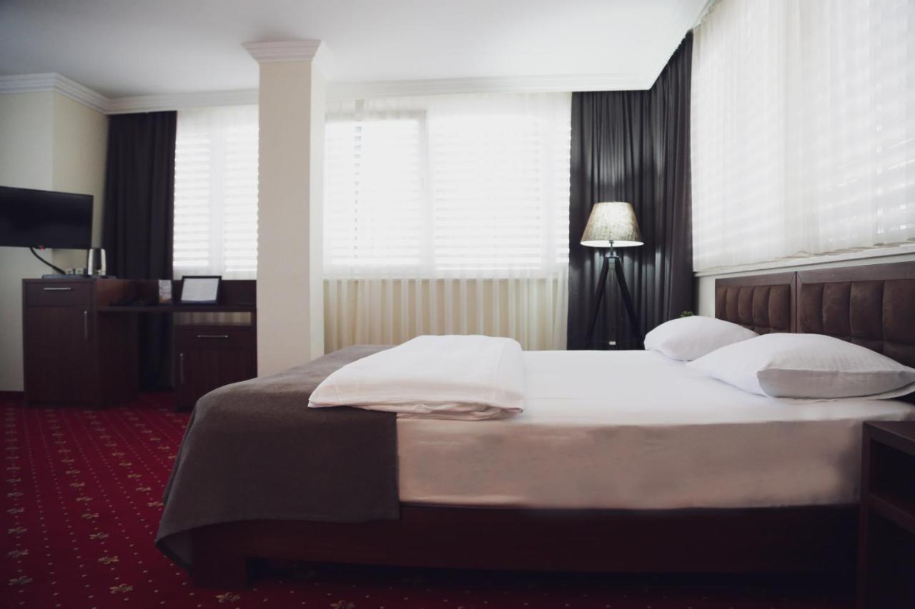 City Hotel พริเซรน ภายนอก รูปภาพ
