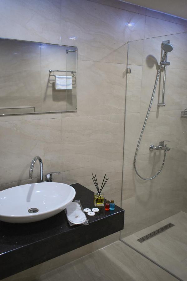 City Hotel พริเซรน ภายนอก รูปภาพ